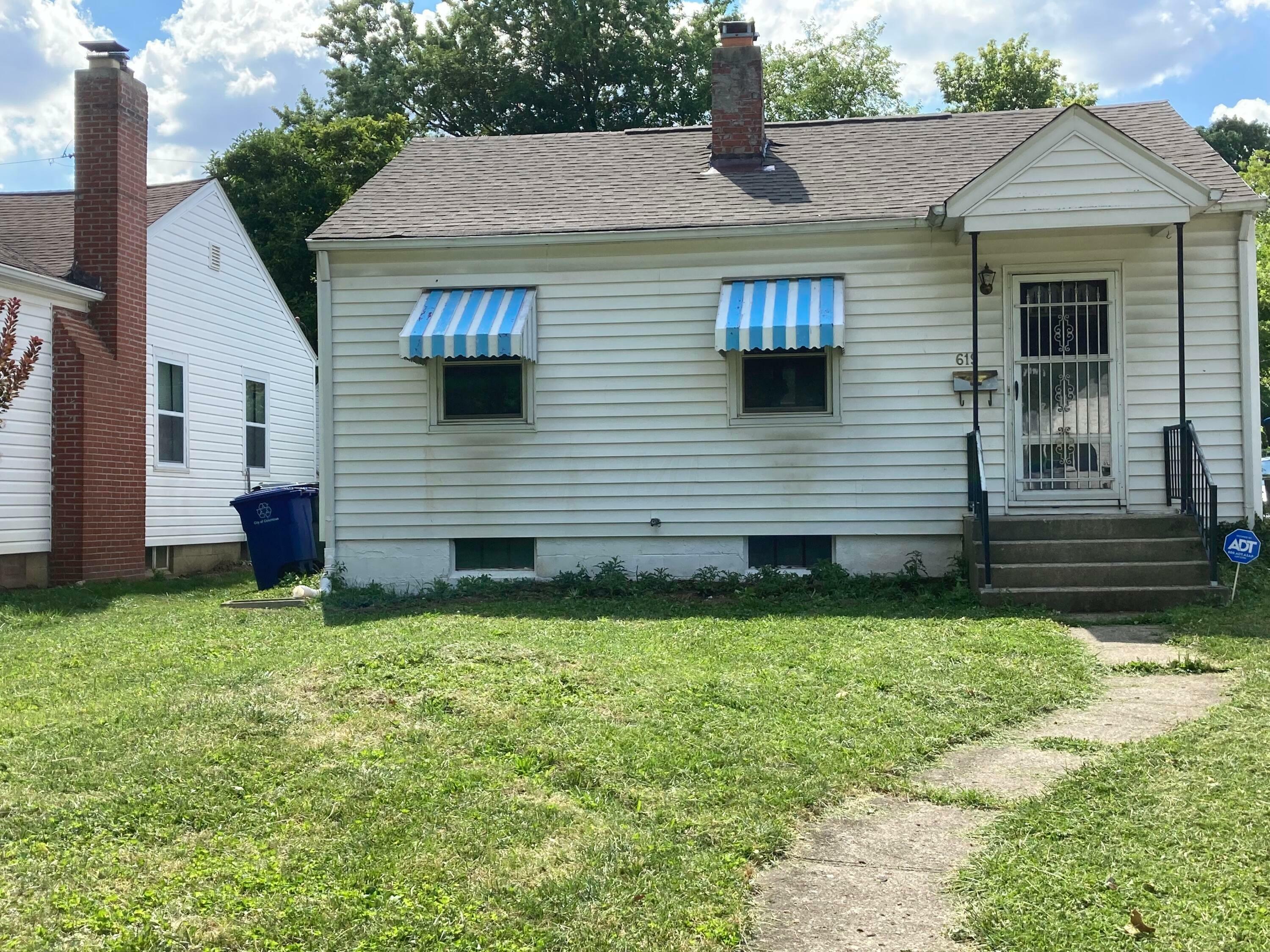 Property Photo:  619 S Napoleon Avenue  OH 43213 