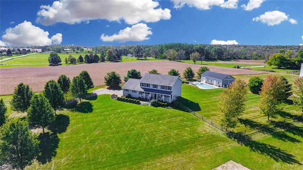 Property Photo: 1823 E County Line Road OH 45502