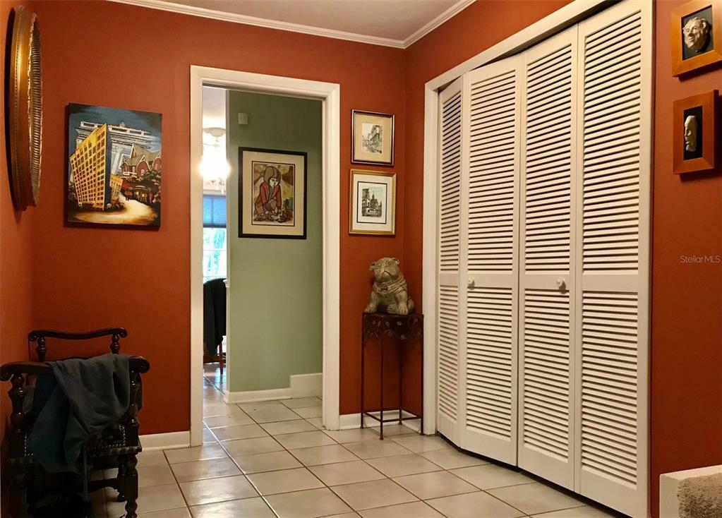 Property Photo:  2211 NW 25th Street  FL 32605 