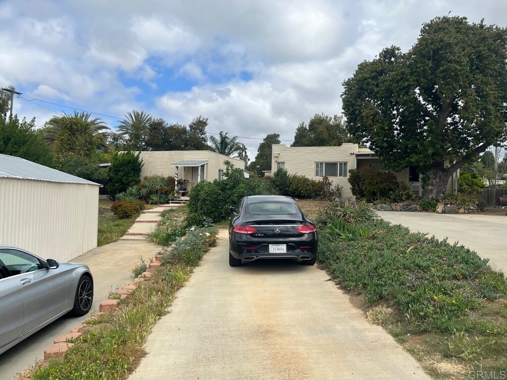 Property Photo: 112 Hannalei Dr CA 92083