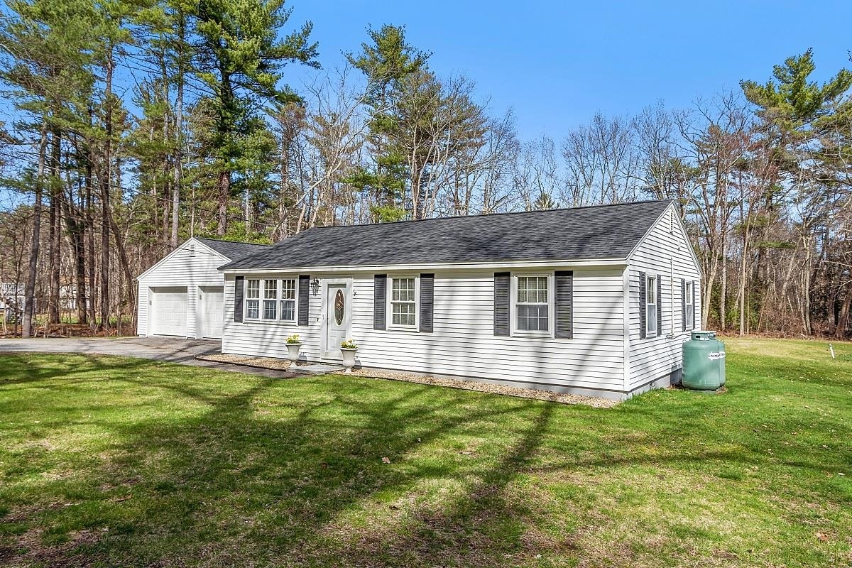 Property Photo:  970 Mammoth Road  NH 03076 