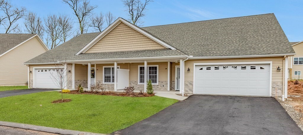 Property Photo: 27 Lodge Ln 27 MA 01095