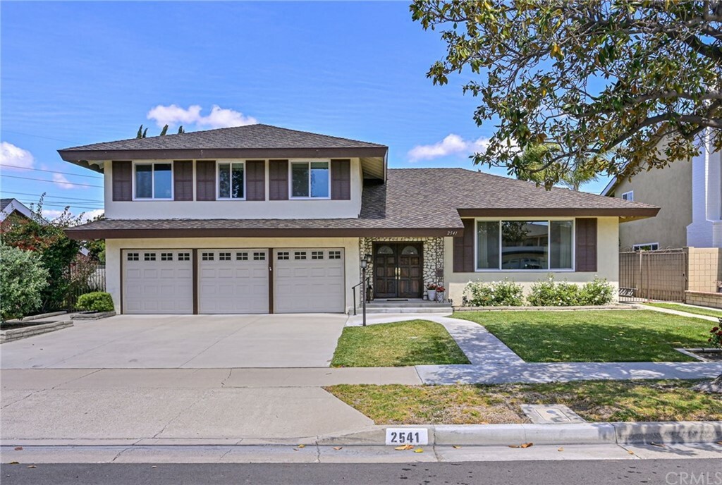 Property Photo:  2541 E Blueridge Avenue  CA 92867 