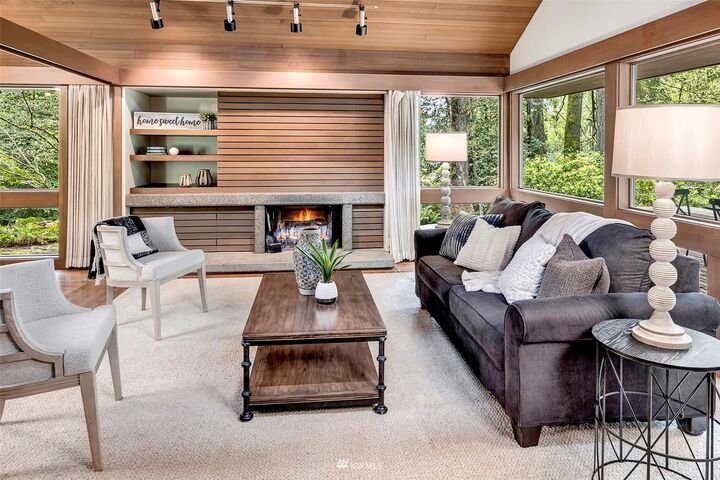 Property Photo:  4242 W Mercer Way  WA 98040 