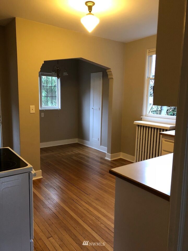 Property Photo:  1106 E Republican Street  WA 98102 