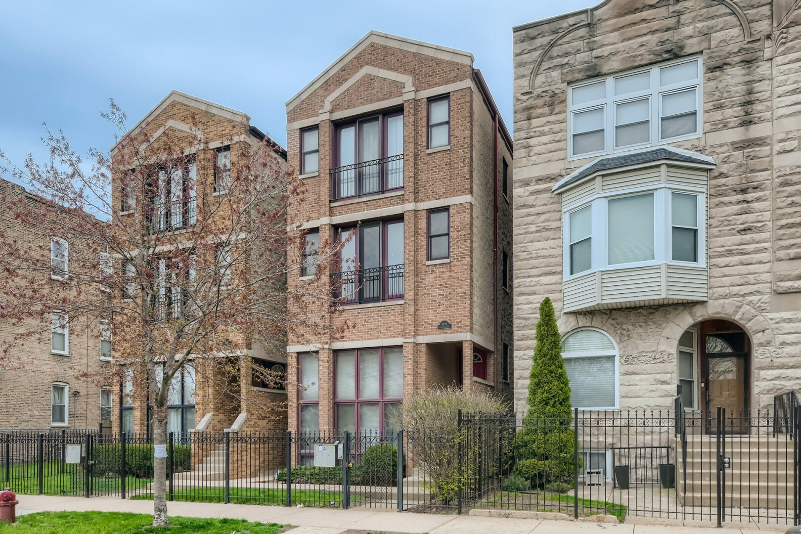 Property Photo:  4229 S Calumet Avenue 2  IL 60653 