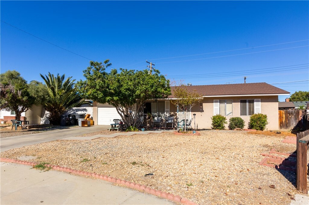 Property Photo:  736 Vista De Loma  CA 92543 