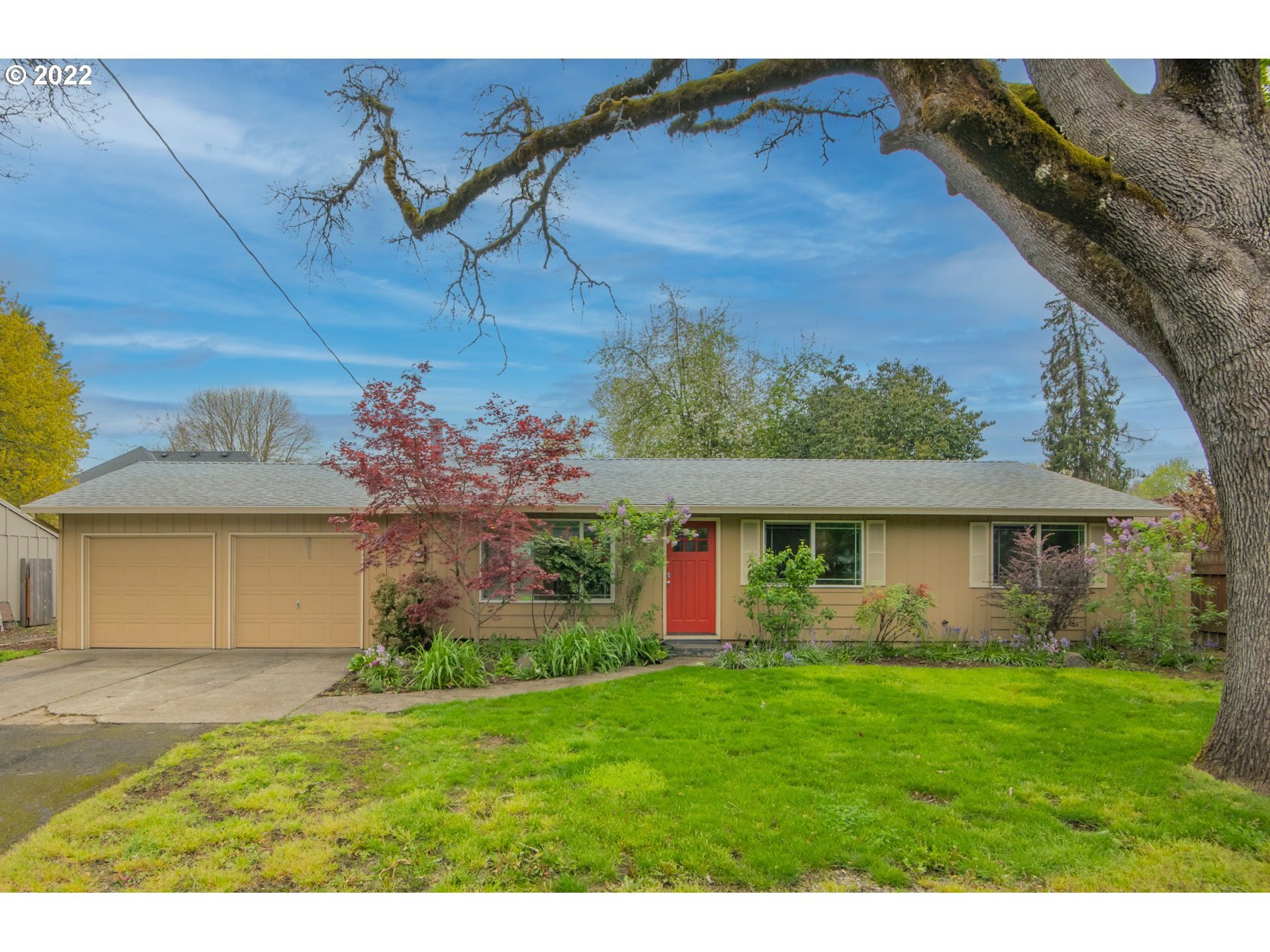 Property Photo:  10085 SW Katherine St  OR 97223 