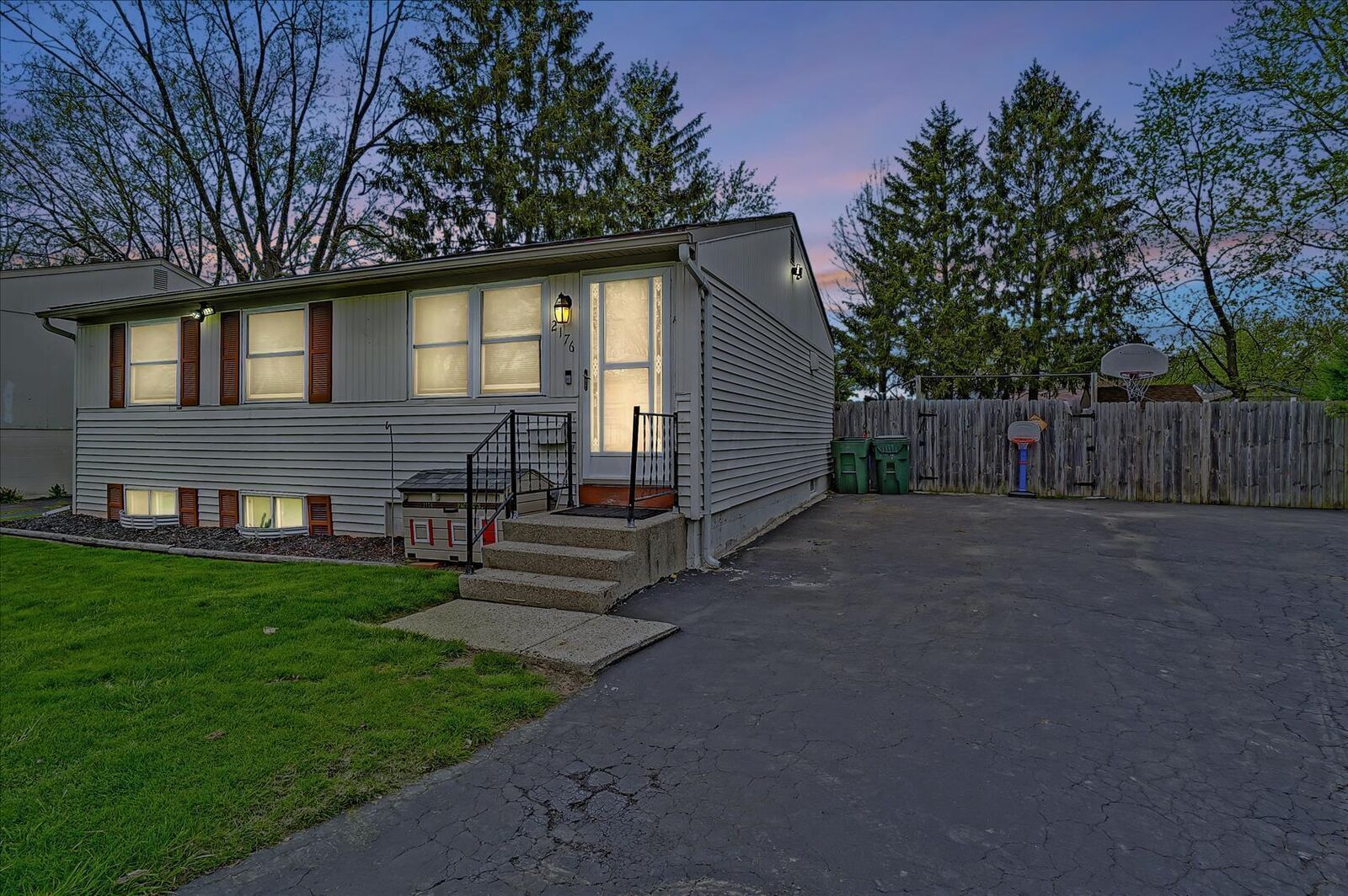 Property Photo:  2176 Hanby N Square  OH 43229 