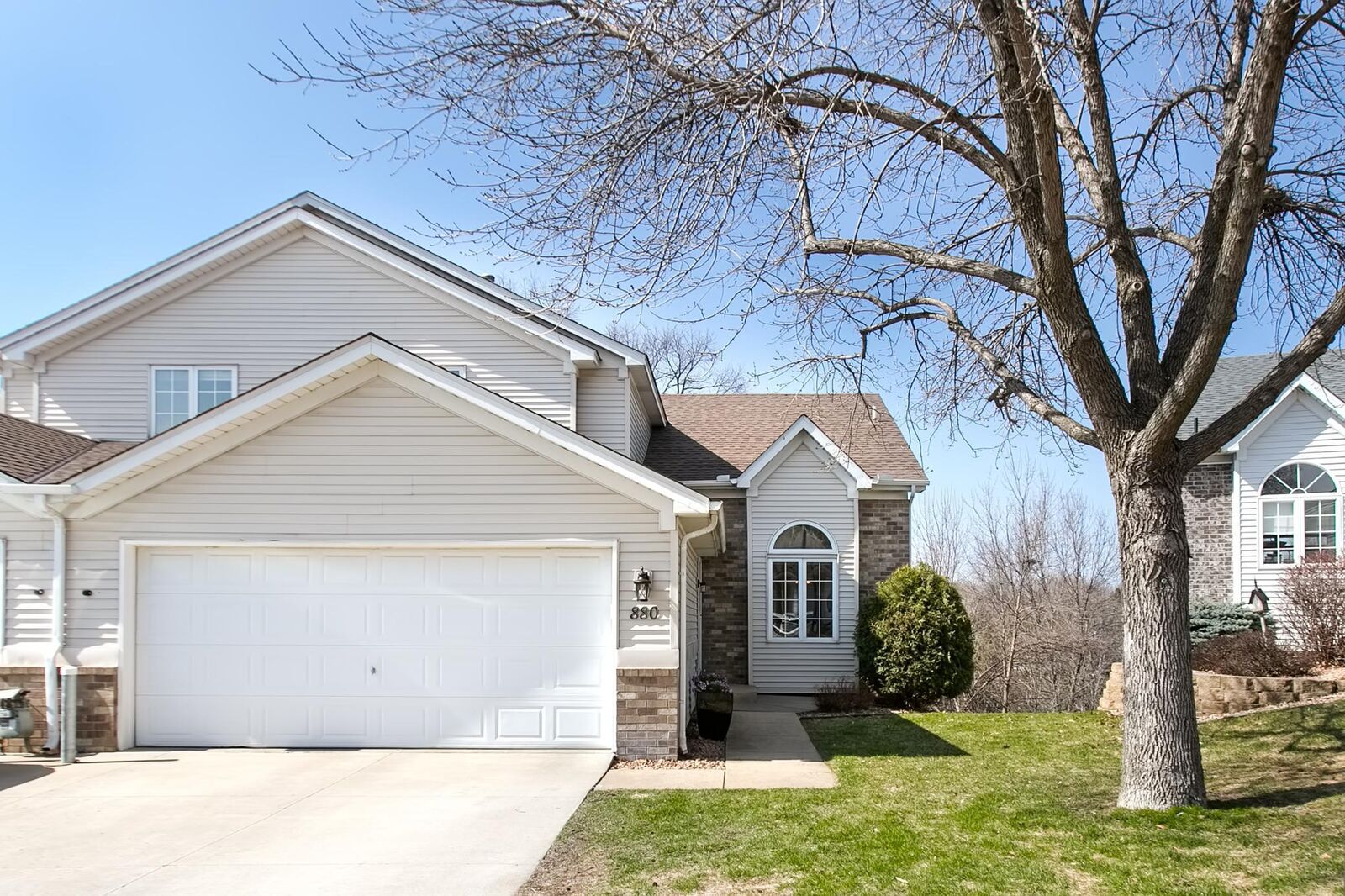 Property Photo:  880 Kimberly Lane  MN 55317 