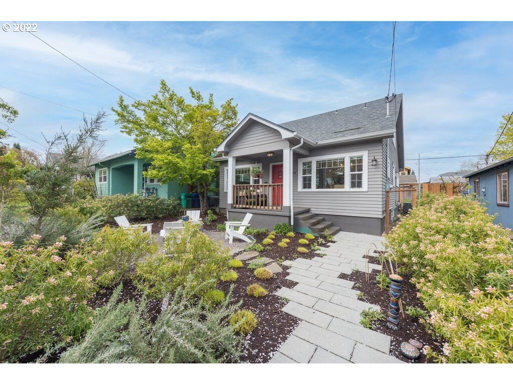 Property Photo: 4837 NE 33rd Ave OR 97211