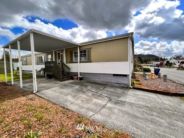 Property Photo:  1120 S 25th Street 6  WA 98274 