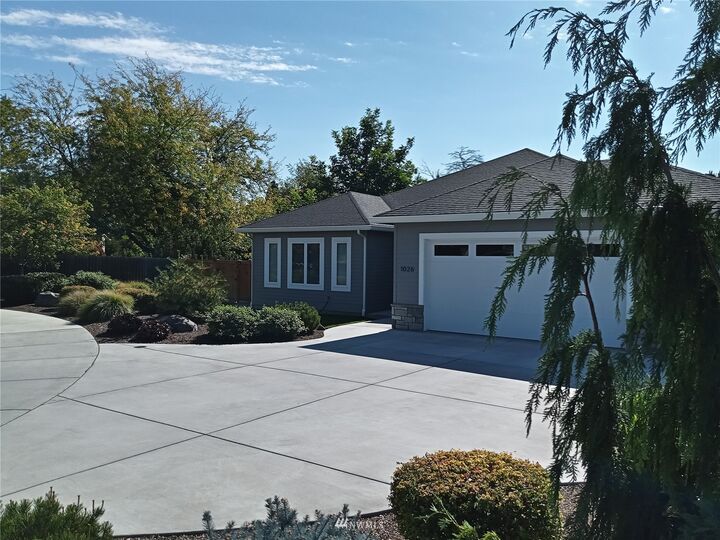 Property Photo: 1026 Home Court WA 99362