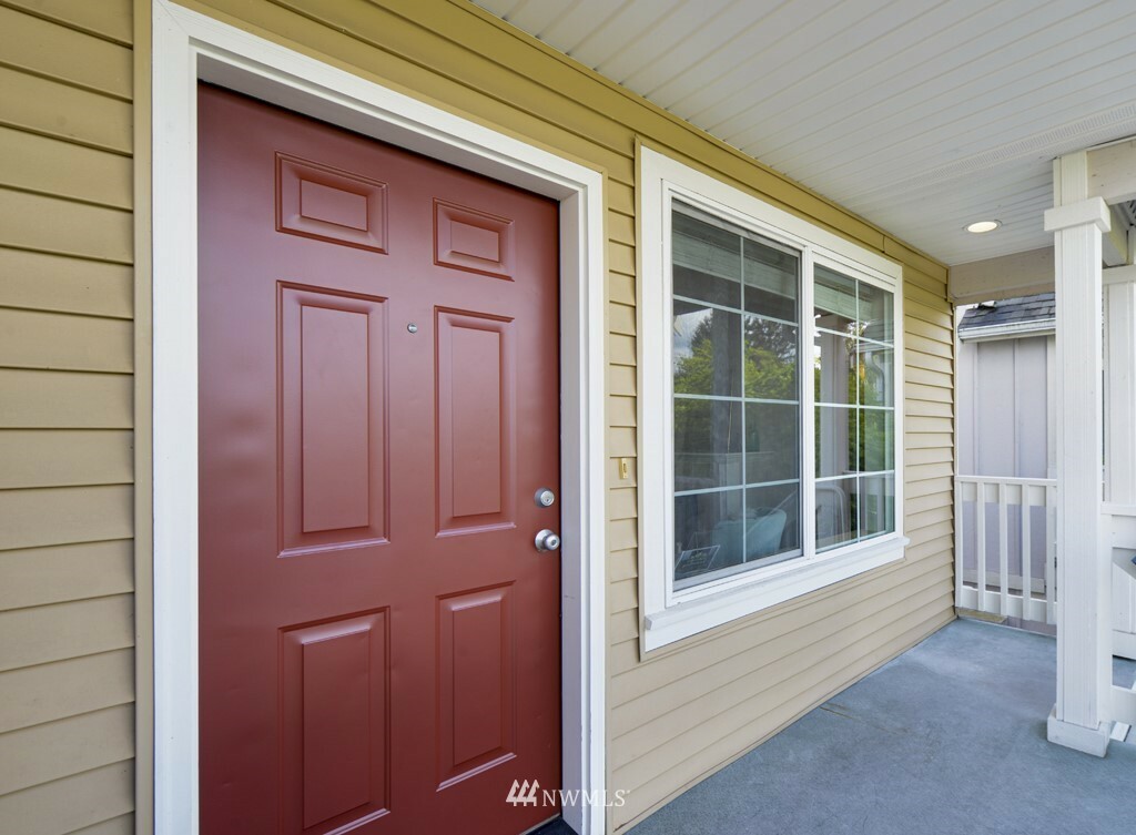 Property Photo: 1814 I Street NE 213 WA 98002