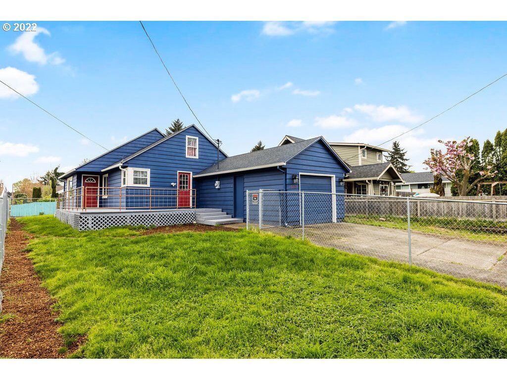 Property Photo:  3215 W St  WA 98663 