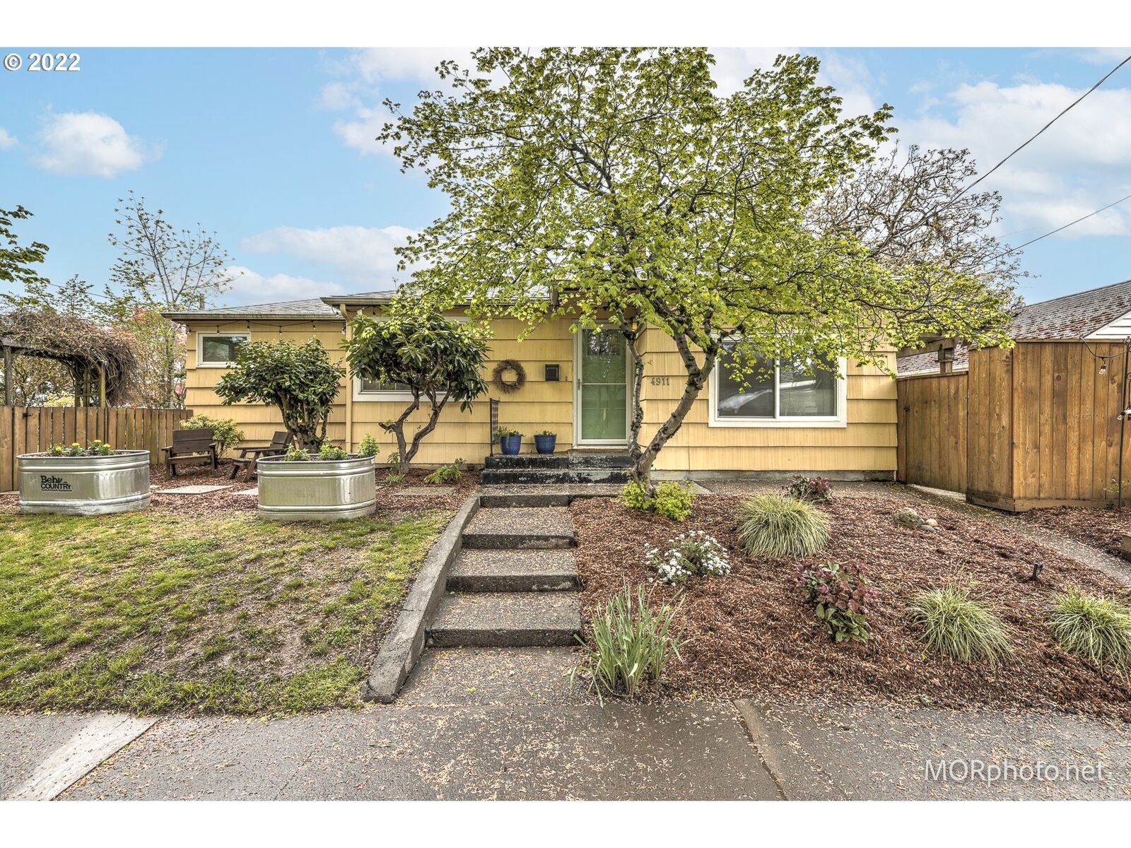 Property Photo:  4911 SE Carlton St  OR 97206 