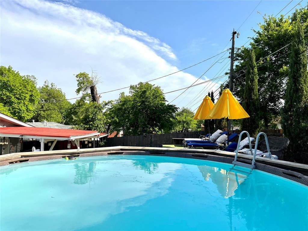 Property Photo: 4003 Vanette Lane TX 75216