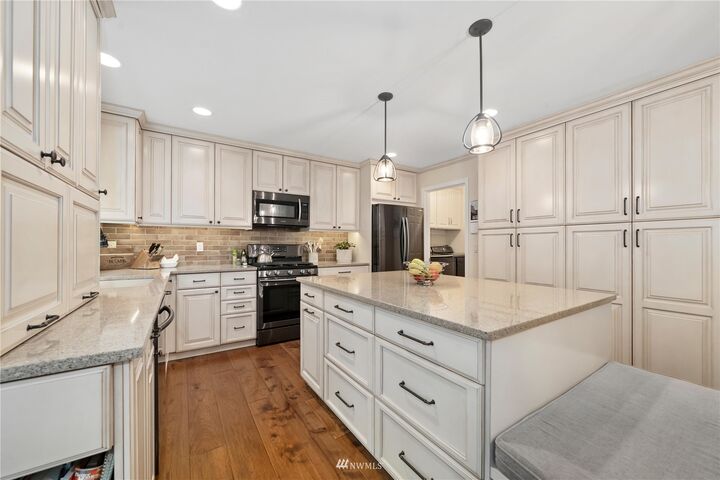 Property Photo:  8907  228th Way NE  WA 98053 