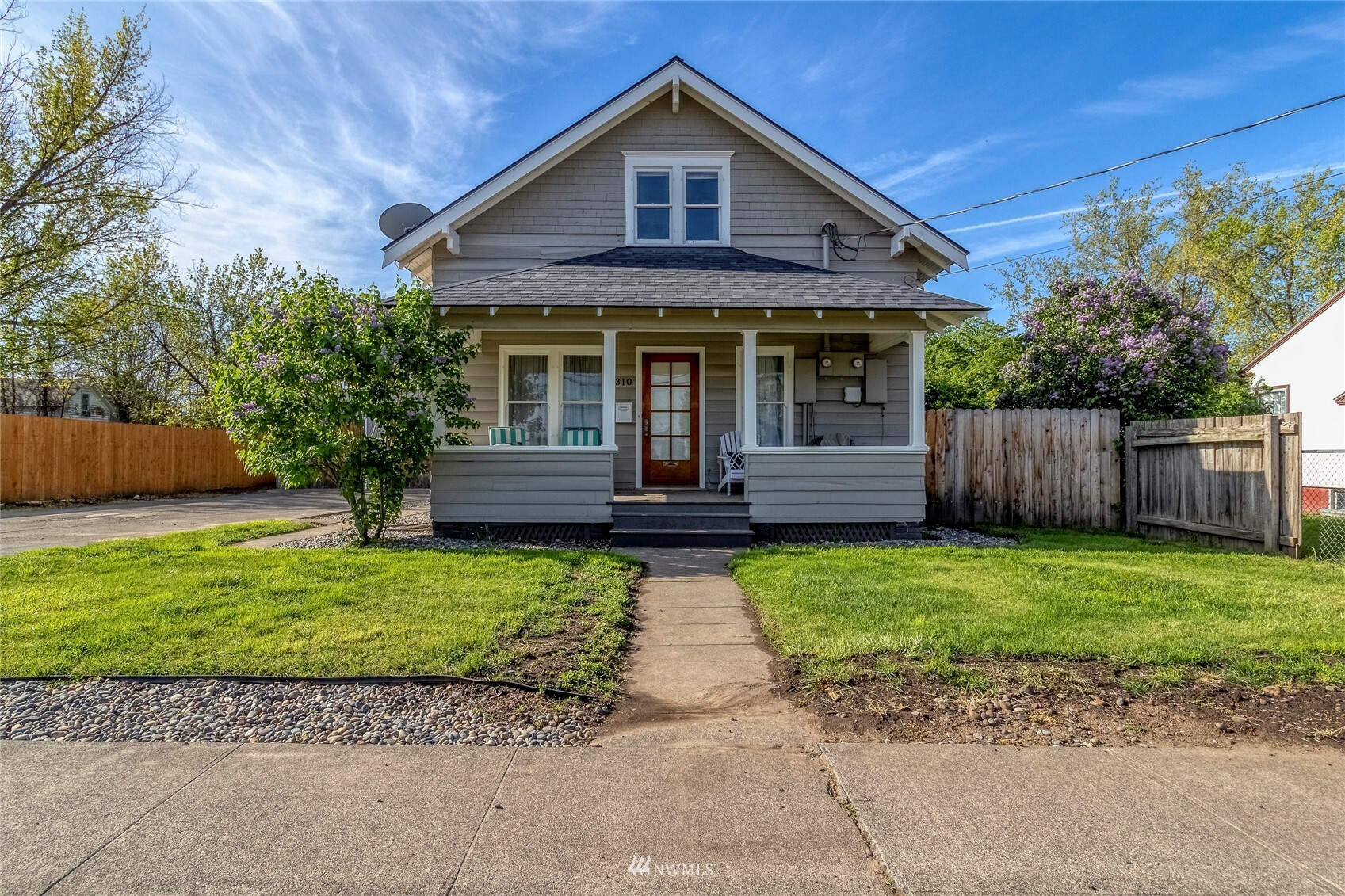 Property Photo:  310 SE 6th Street  WA 99324 