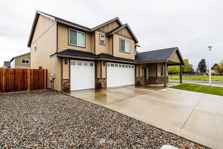 Property Photo: 1707 E Sparrow Knoll Avenue WA 98926