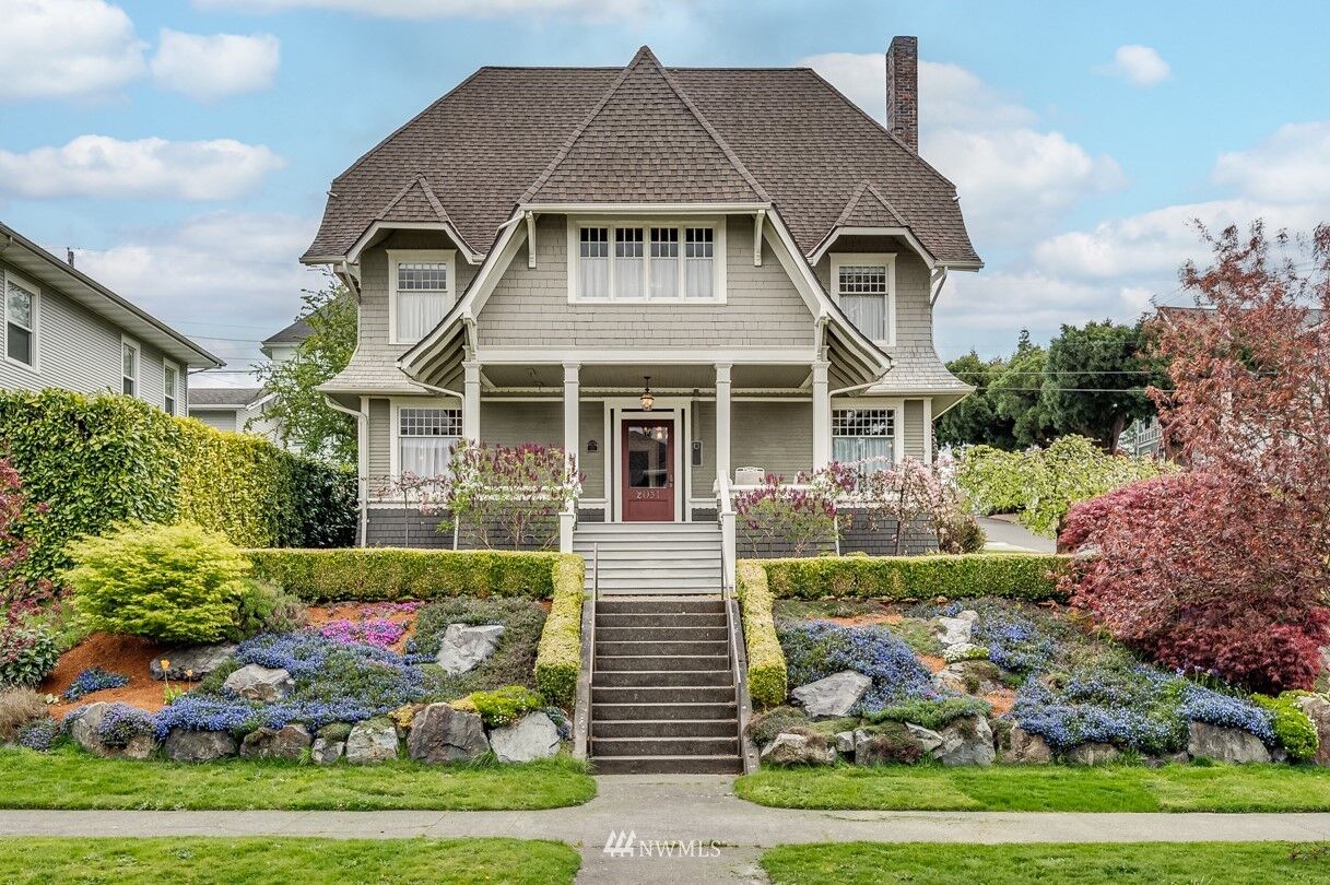 Property Photo: 2031 Grand Avenue WA 98201