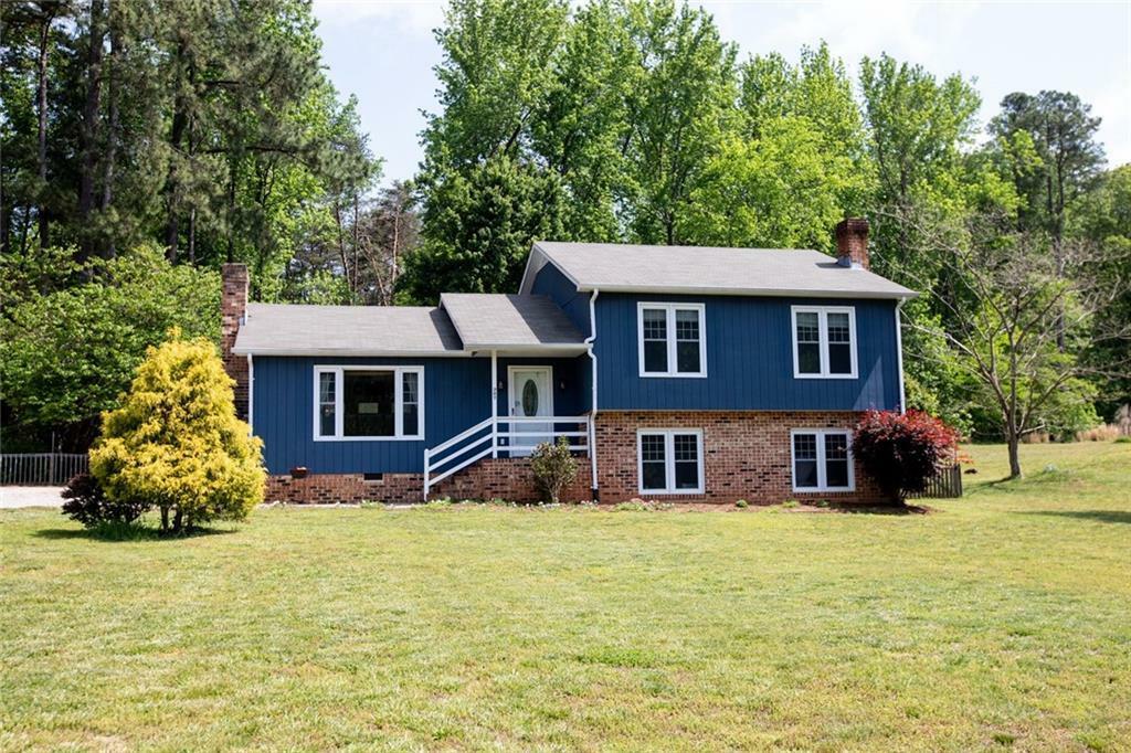 Property Photo: 207 Crestview Drive VA 23901