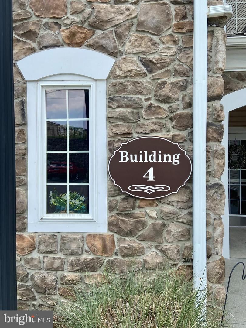 Property Photo: 414 Creekside Drive PA 19015