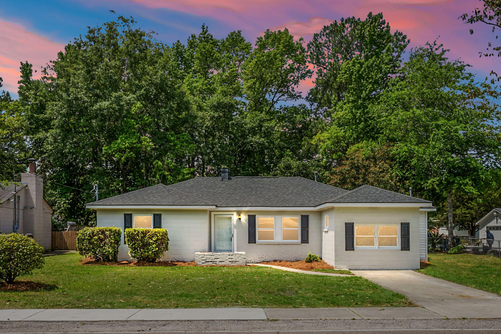 Property Photo:  749 W Oak Forest Drive  SC 29407 