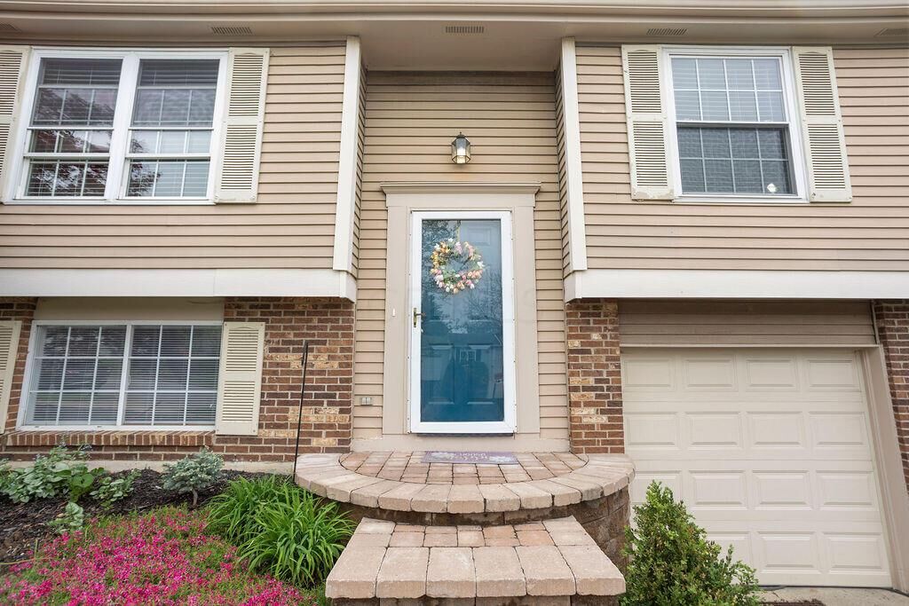 Property Photo:  1203 Kriswood Lane  OH 43228 