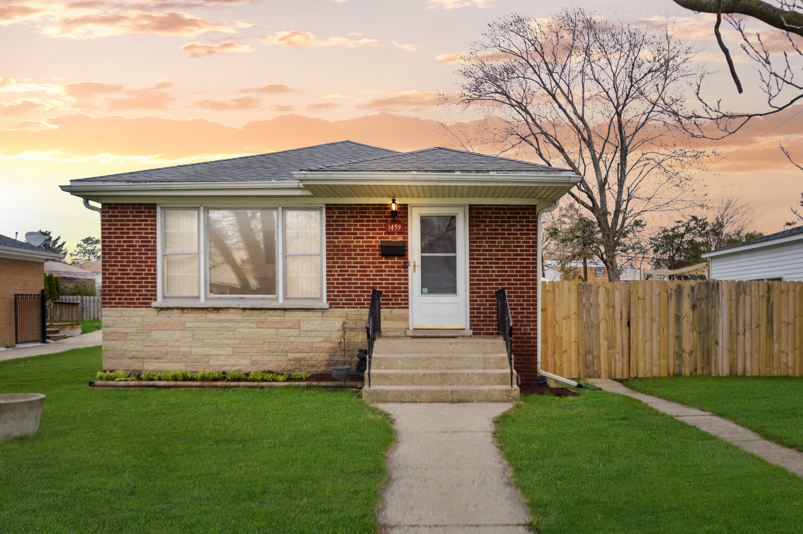 Property Photo:  1459 Evers Avenue  IL 60154 