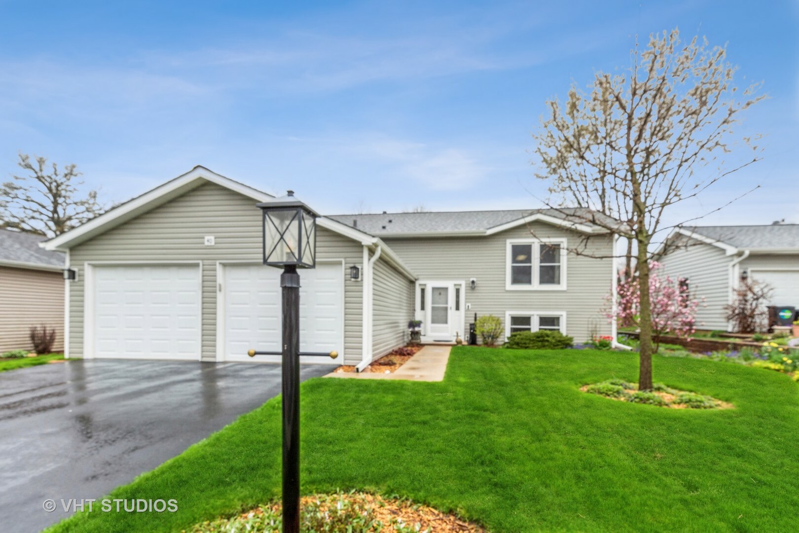 Property Photo: 40 Evergreen Drive IL 60107