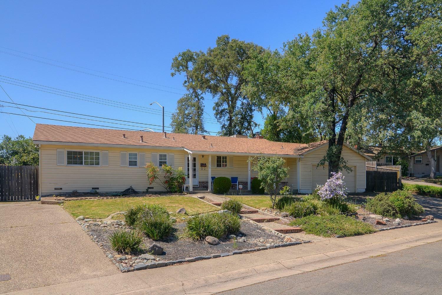 Property Photo: 8826 Mohawk Way CA 95628