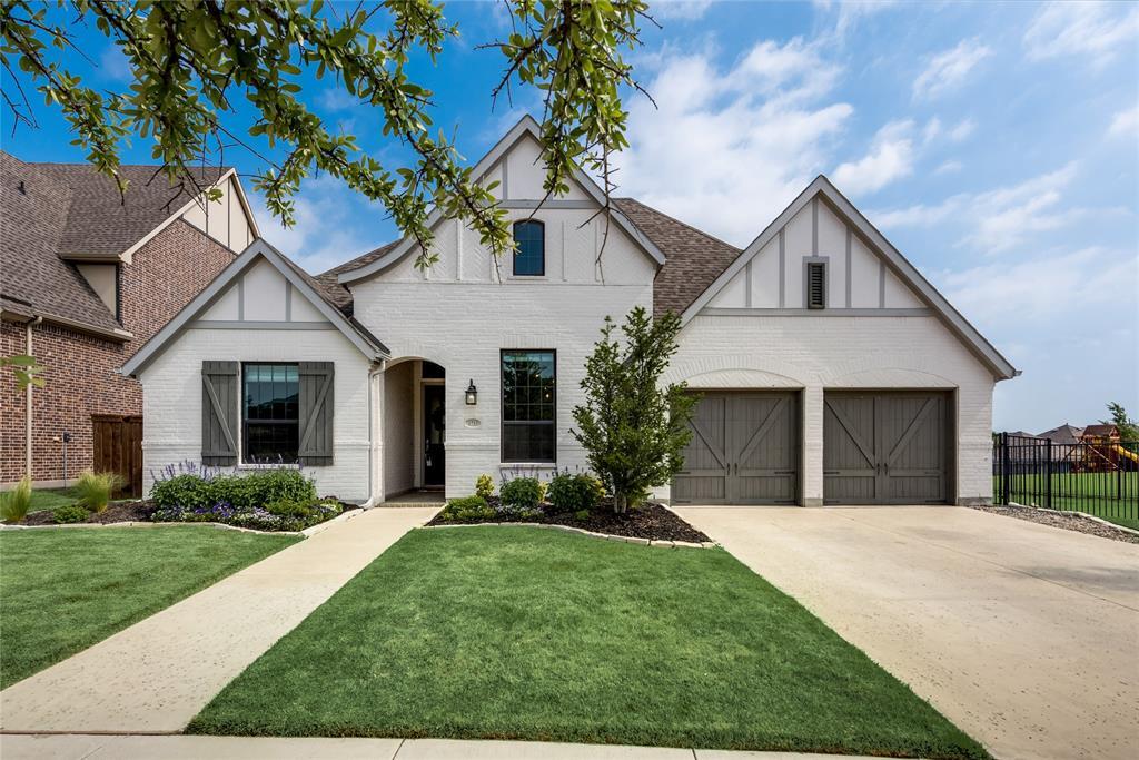 Property Photo: 1733 Shade Tree Street TX 76008