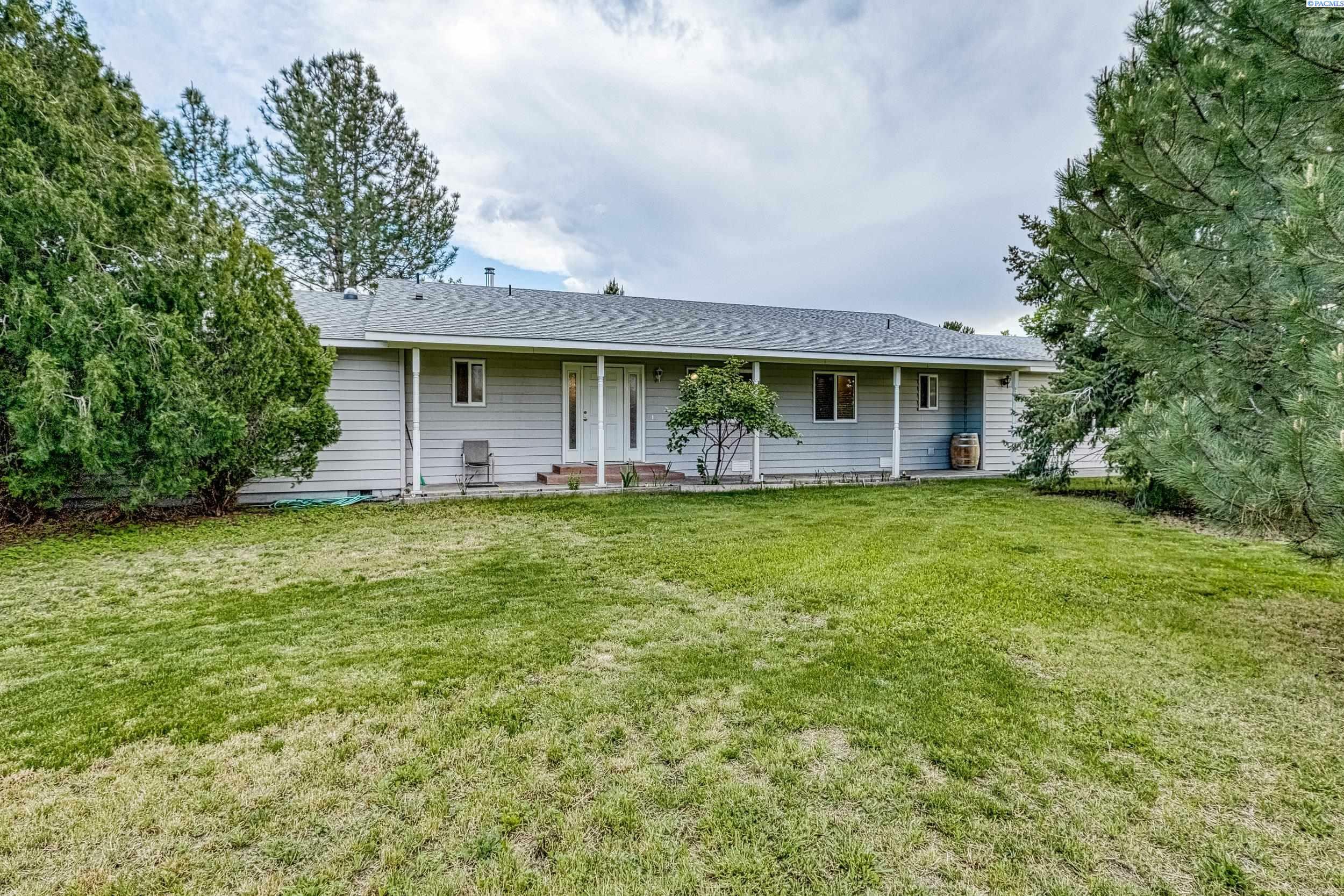 Property Photo:  44803 E Alderbrook Ct  WA 99353 