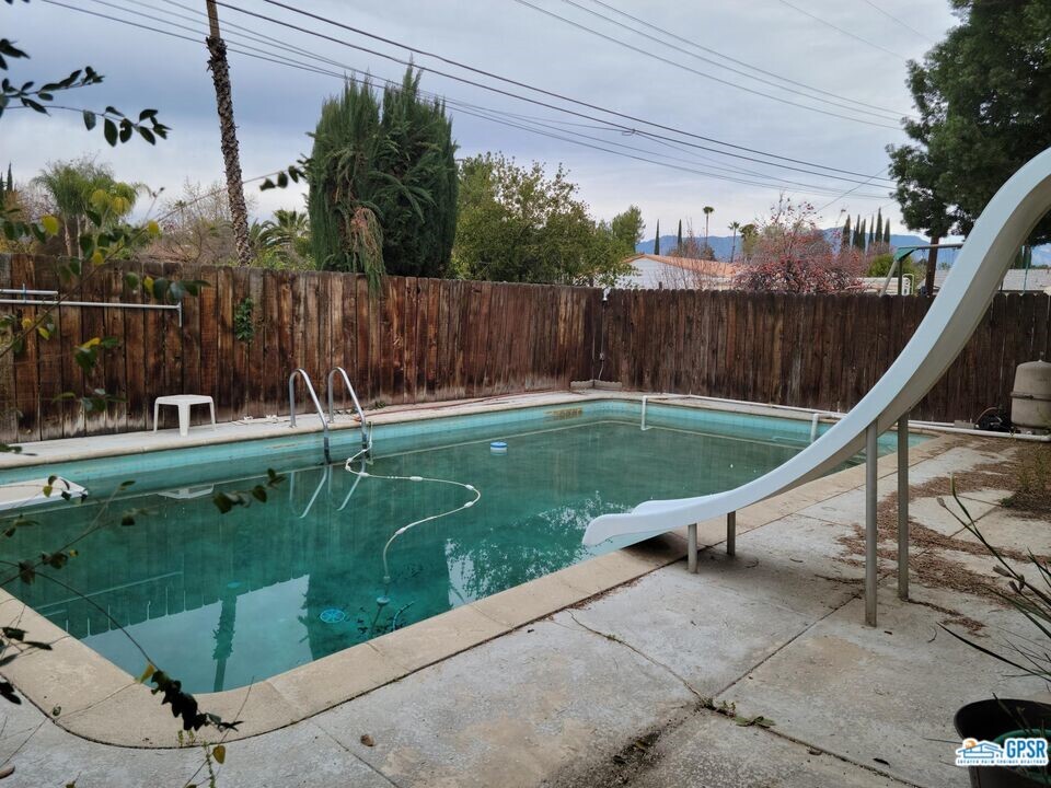 Property Photo:  964 W Clifton Avenue  CA 92373 
