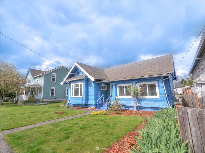 Property Photo:  157 Cottage Street S  WA 98321 