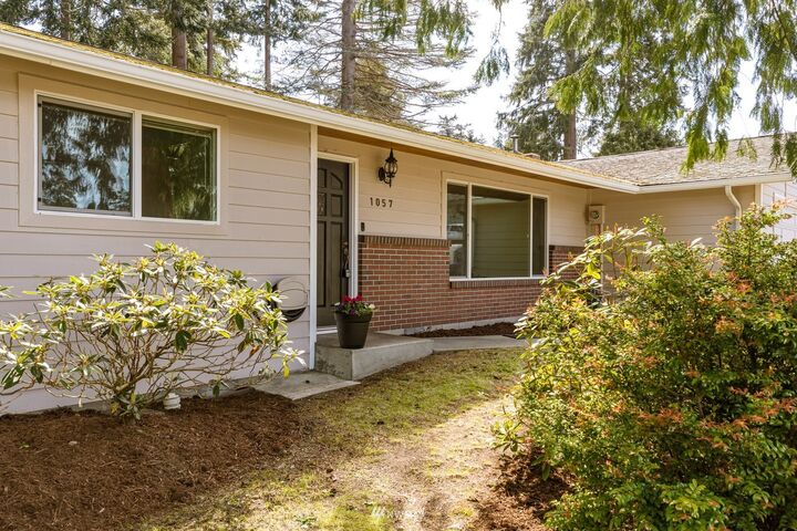 Property Photo:  1057 SW 4th Avenue  WA 98277 