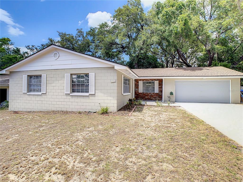 Property Photo: 6609 Kristin Court FL 32818