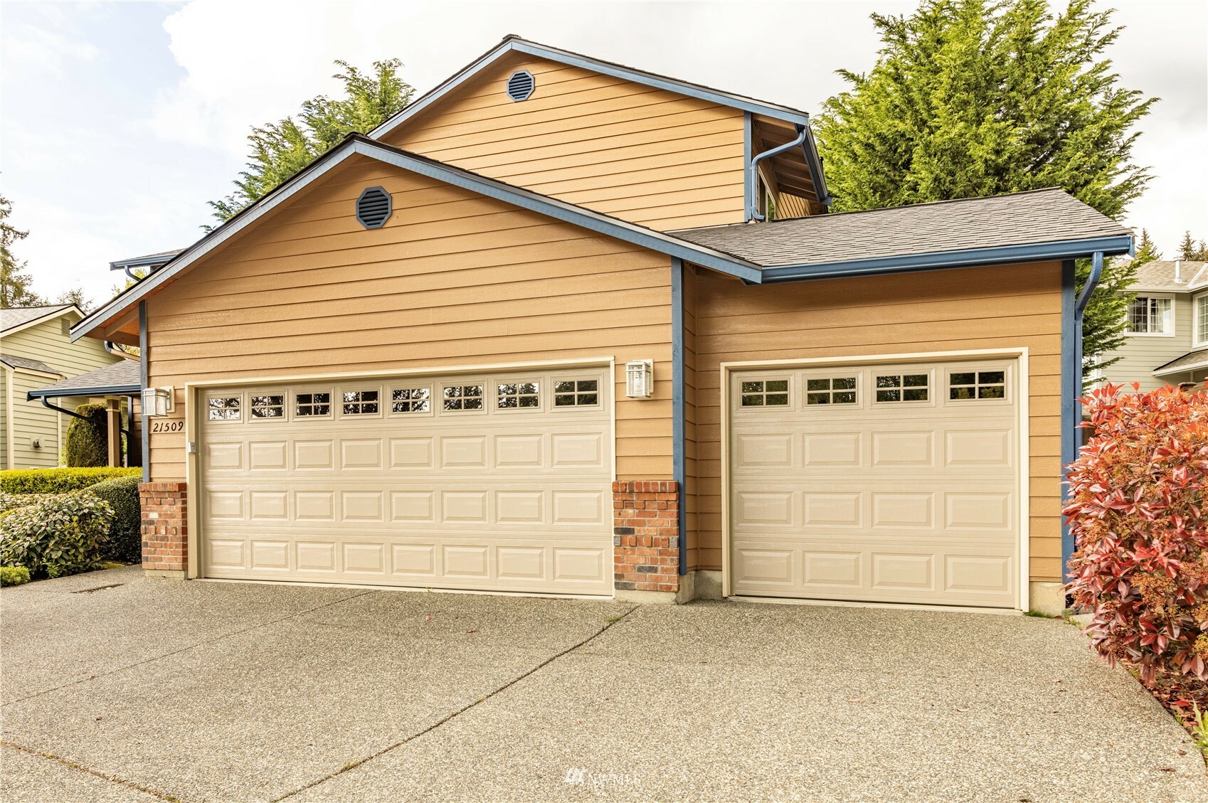 Property Photo:  21509 12th Avenue W  WA 98036 