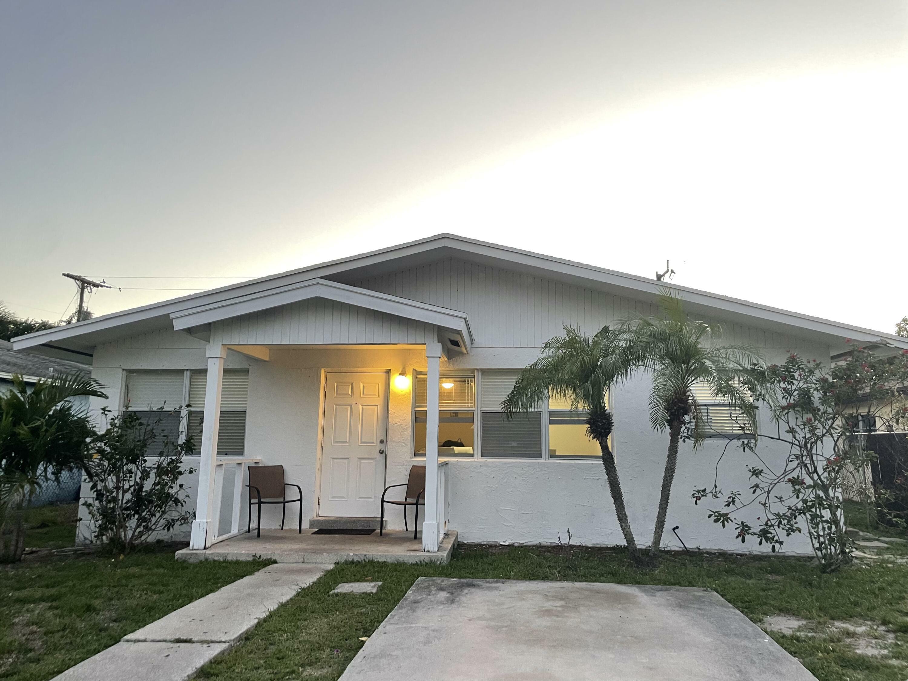 Property Photo:  214 NW 7th Avenue  FL 33444 