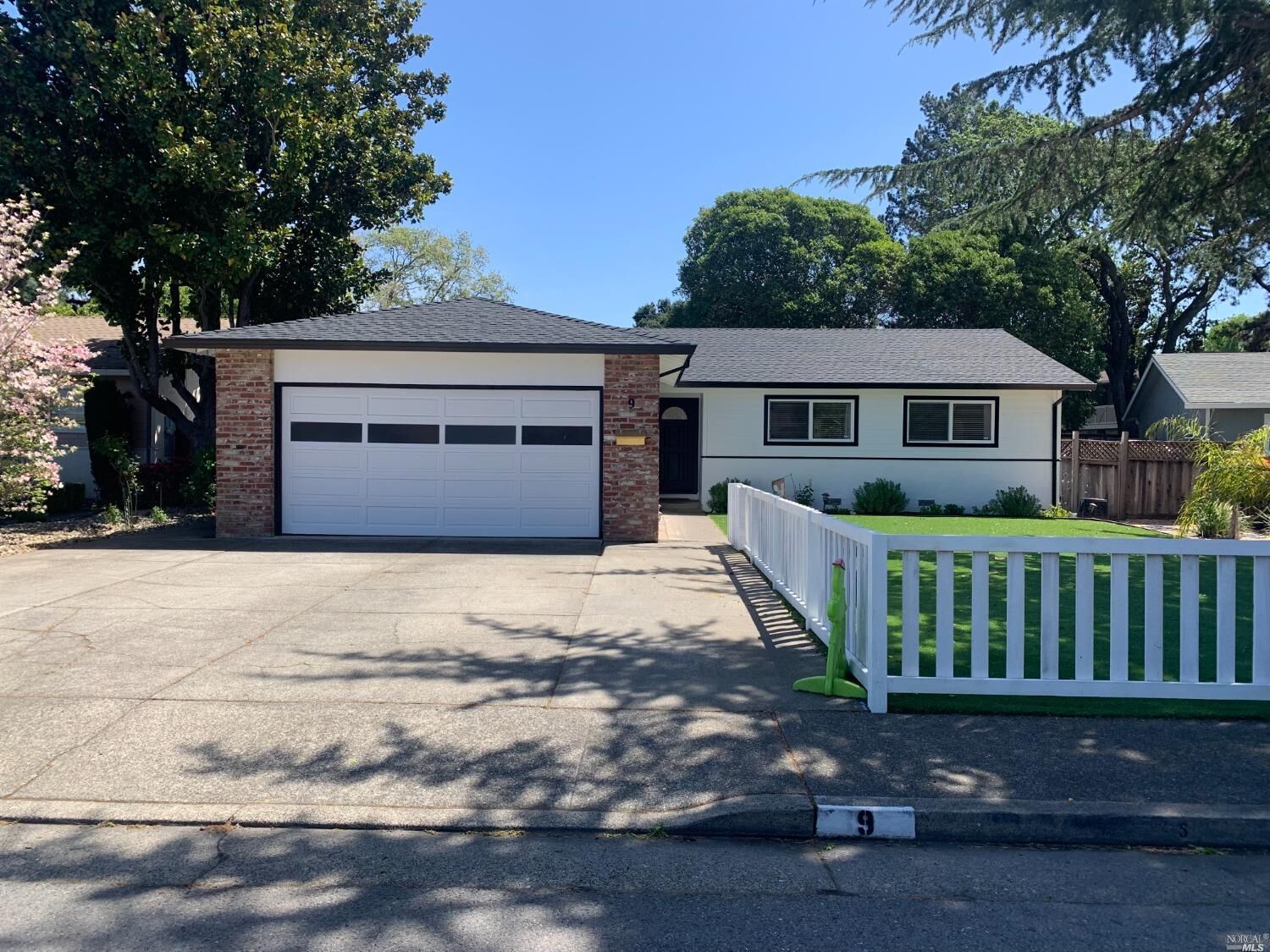 Property Photo: 9 Saint Paul Circle CA 94947