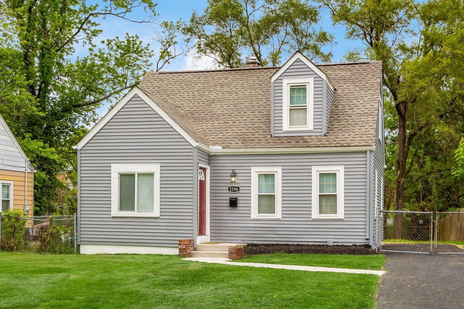 Property Photo:  2396 Meredith Drive  OH 43219 