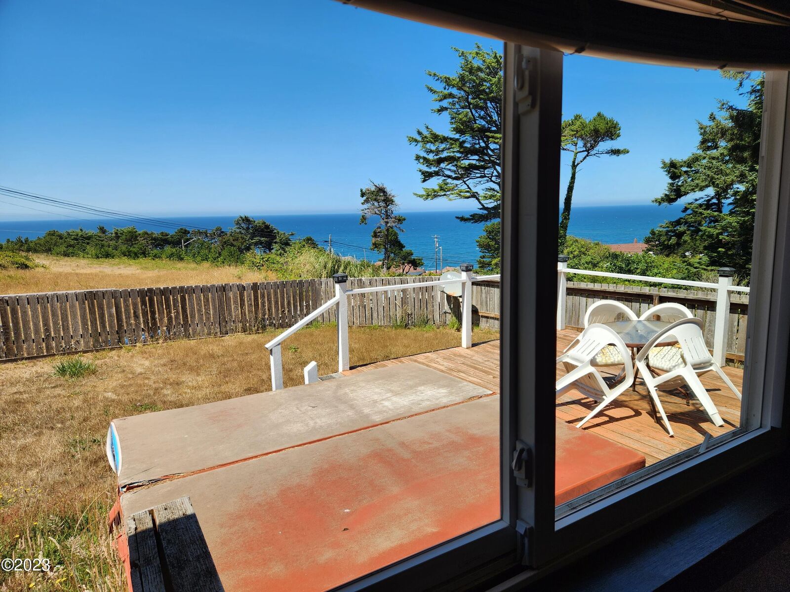 Property Photo: 670 SE 39th Street OR 97367