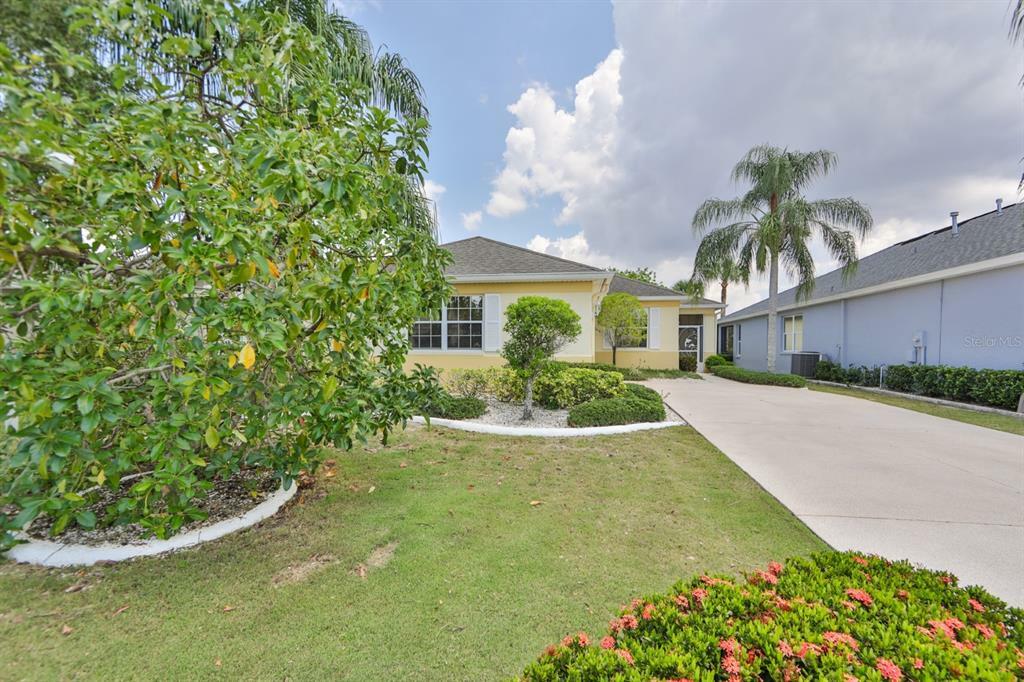 Property Photo:  1122 Jasmine Creek Court  FL 33573 