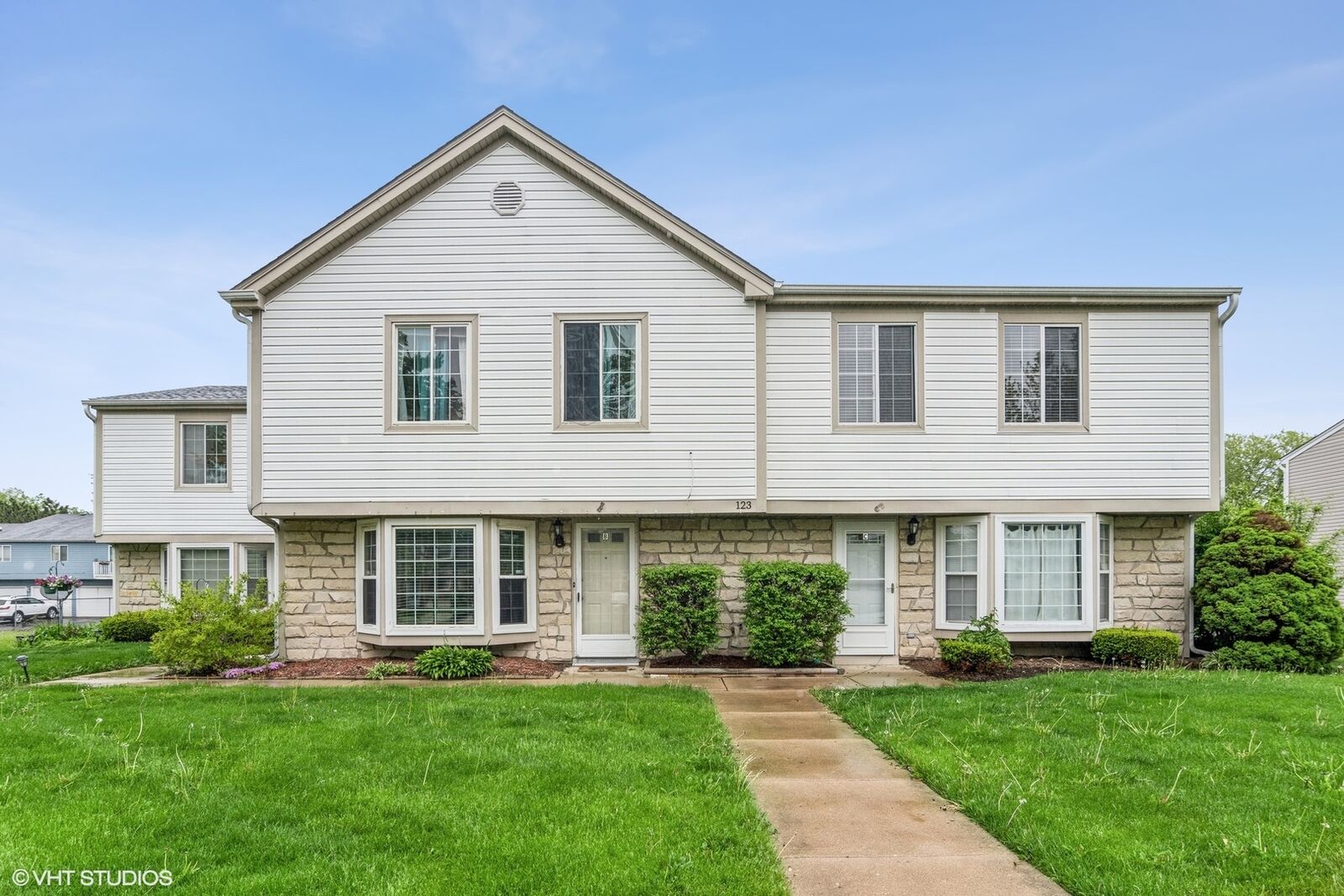 Property Photo:  123 S Hale Avenue B  IL 60103 