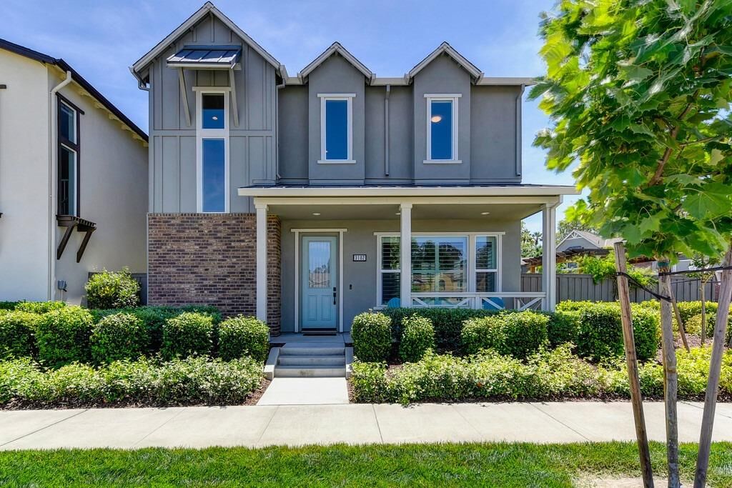 Property Photo: 3102 McKinley Village Way CA 95816