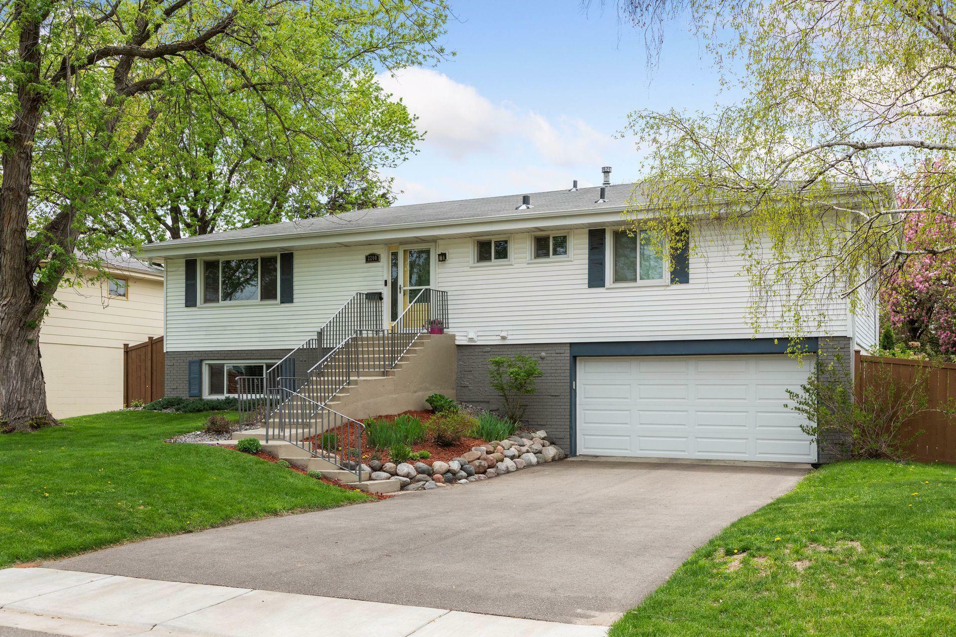 Property Photo:  2200 Pennsylvania Avenue S  MN 55426 