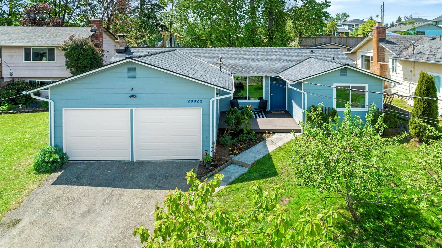 Property Photo:  20922 53rd Avenue W  WA 98036 