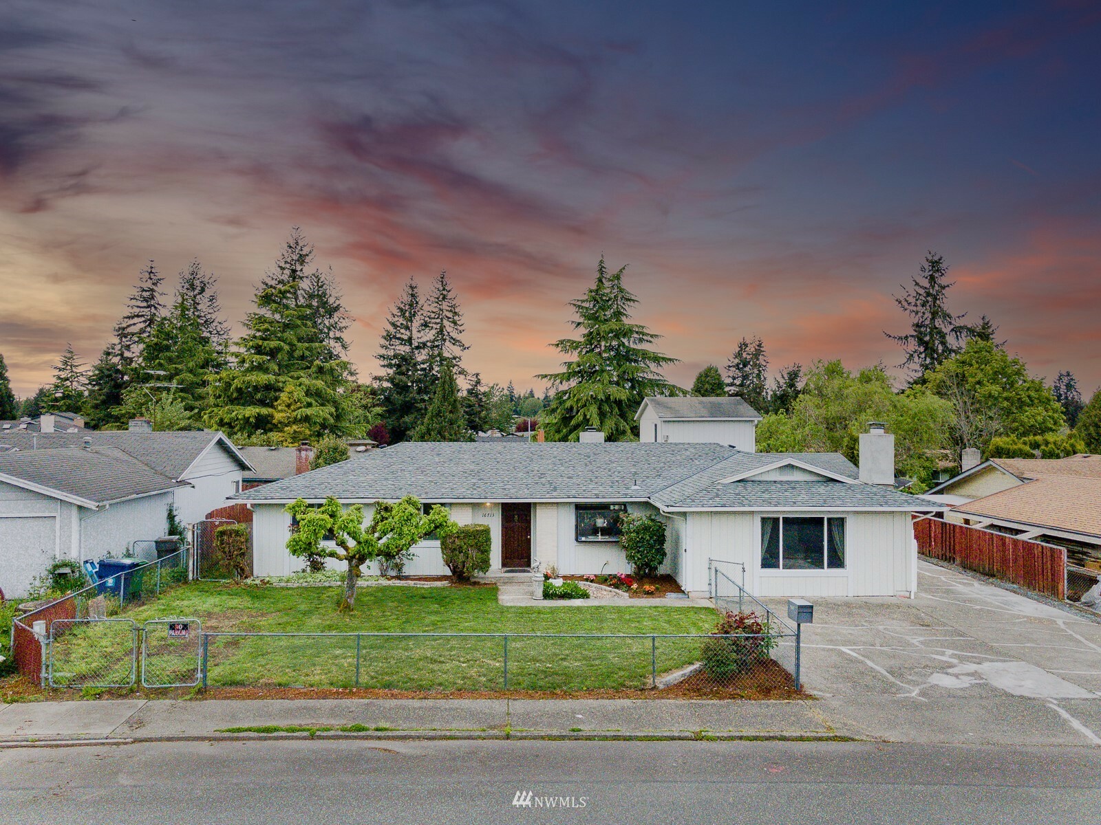 Property Photo: 16713 128th Avenue SE WA 98058