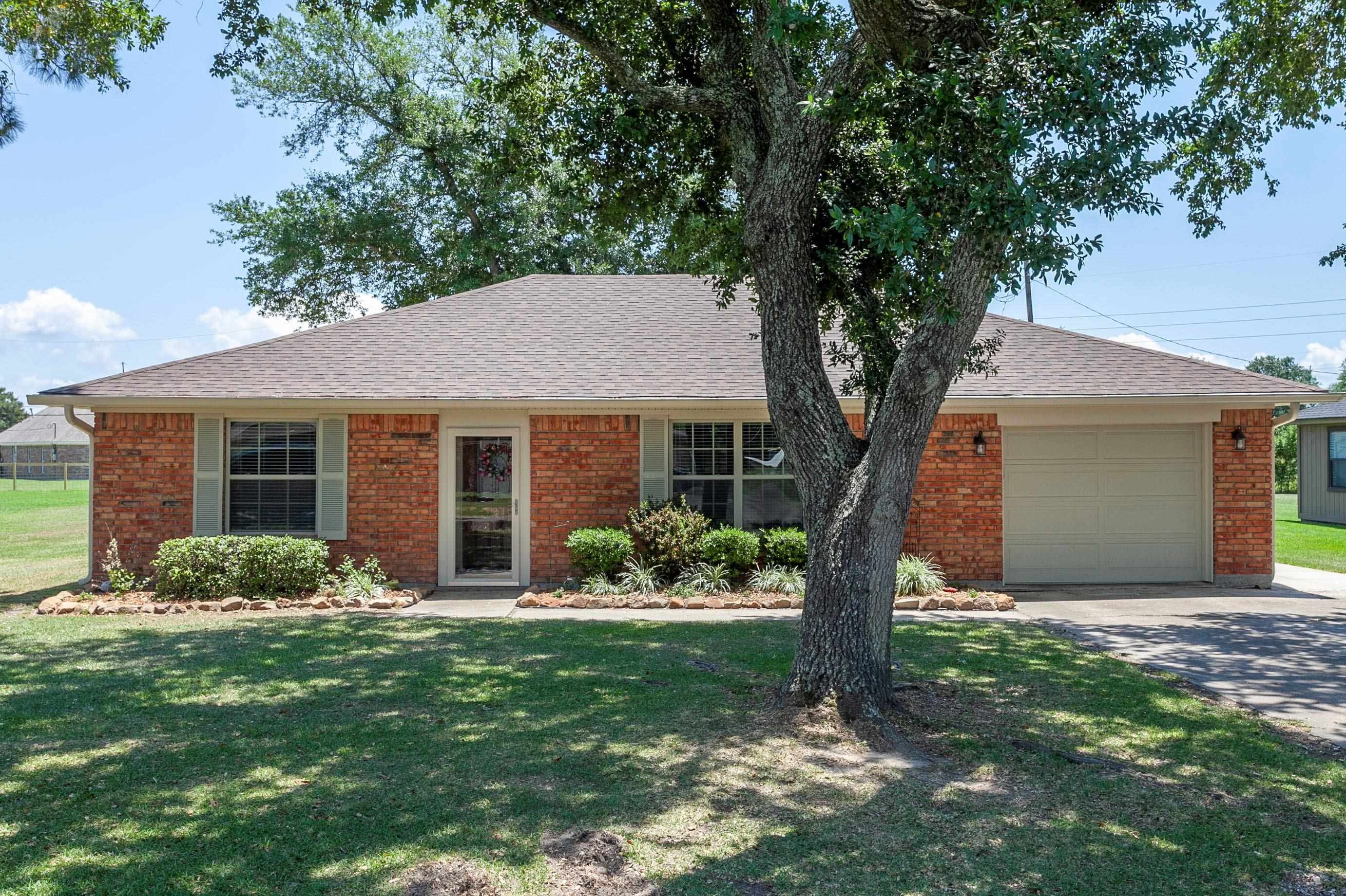 Property Photo:  255 Cherry Ln  TX 77611 